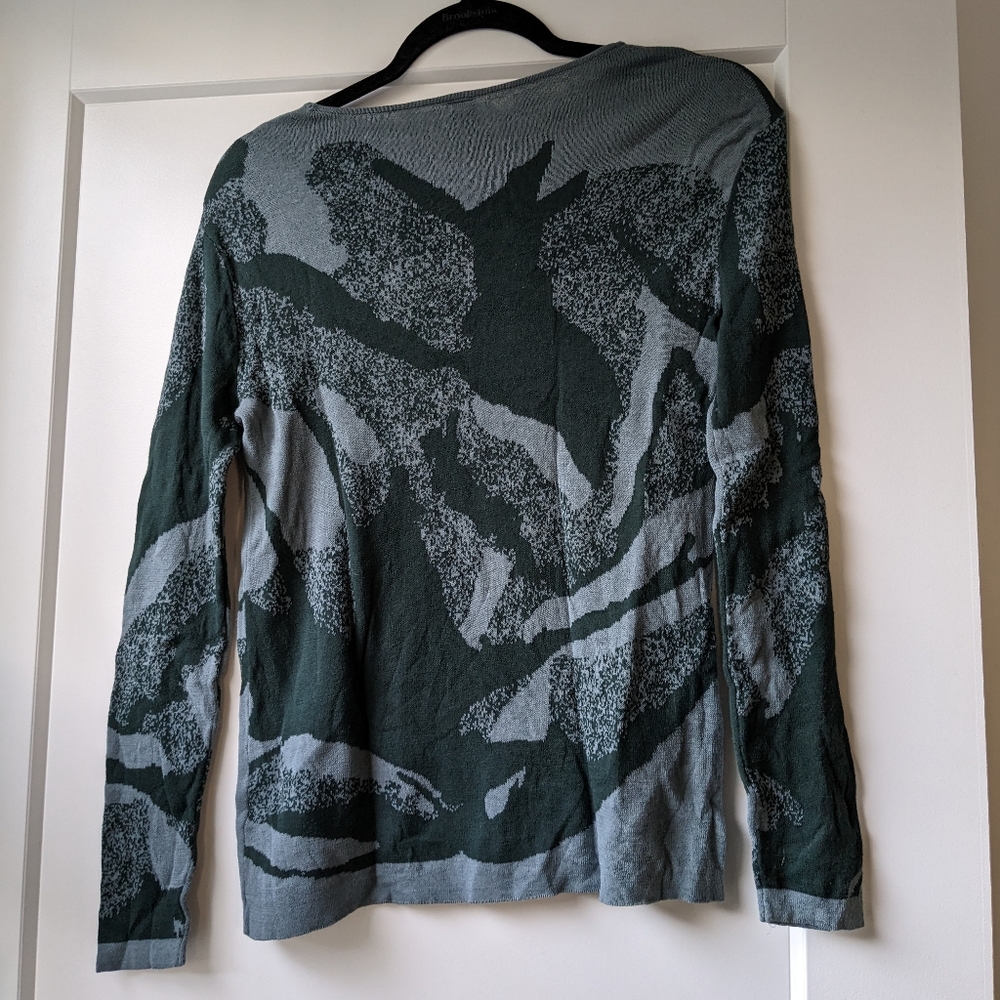 Long Sleeve Light Sweater - Picture 2 of 2